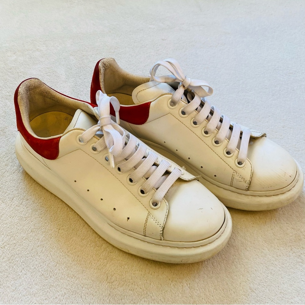 Alexander McQueen Oversized Sneakers in white / lust red Sz 42 D